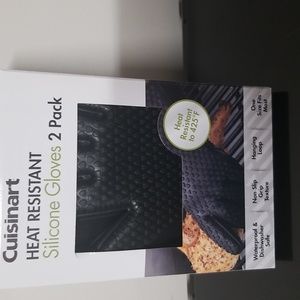 Heat resistant silicone gloves